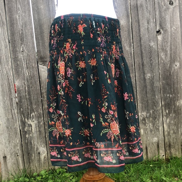 Max Studio Floral Skirt with Elastic Waist. Size M - Picture 4 of 12